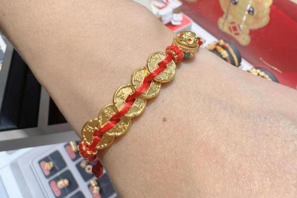 94年属狗适合长期佩戴什么_属狗最建议戴的三个手串 94年属狗适合长期佩戴什么_属狗最建议戴的三个手串